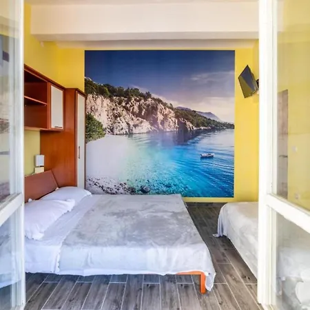 Ribarevi - Three Bedroom With Terrace And Sea View Lägenhet Makarska