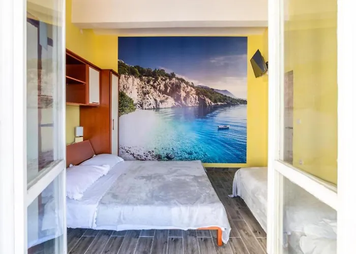 Ribarevi - Three Bedroom With Terrace And Sea View Apartmán Makarská