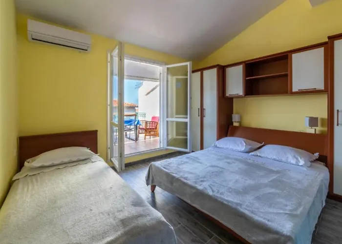 Ribarevi - Three Bedroom With Terrace And Sea View Daire Makarska